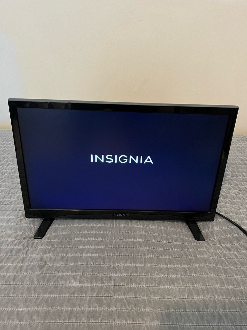 Insignia 19” 720p 60hz LED TV